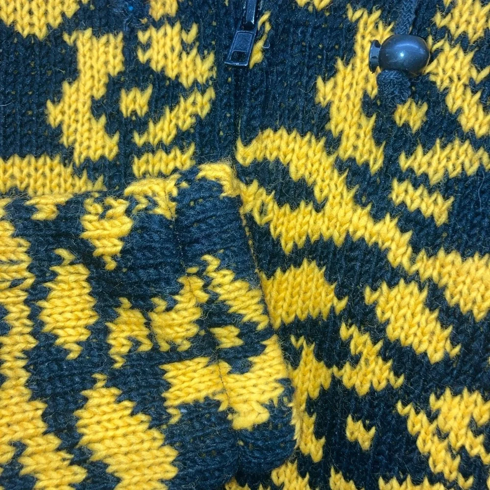 Yellow and Black Patterned Jacket with hoodie 100 % Wool UNIQUE - Picture 8 of 13
